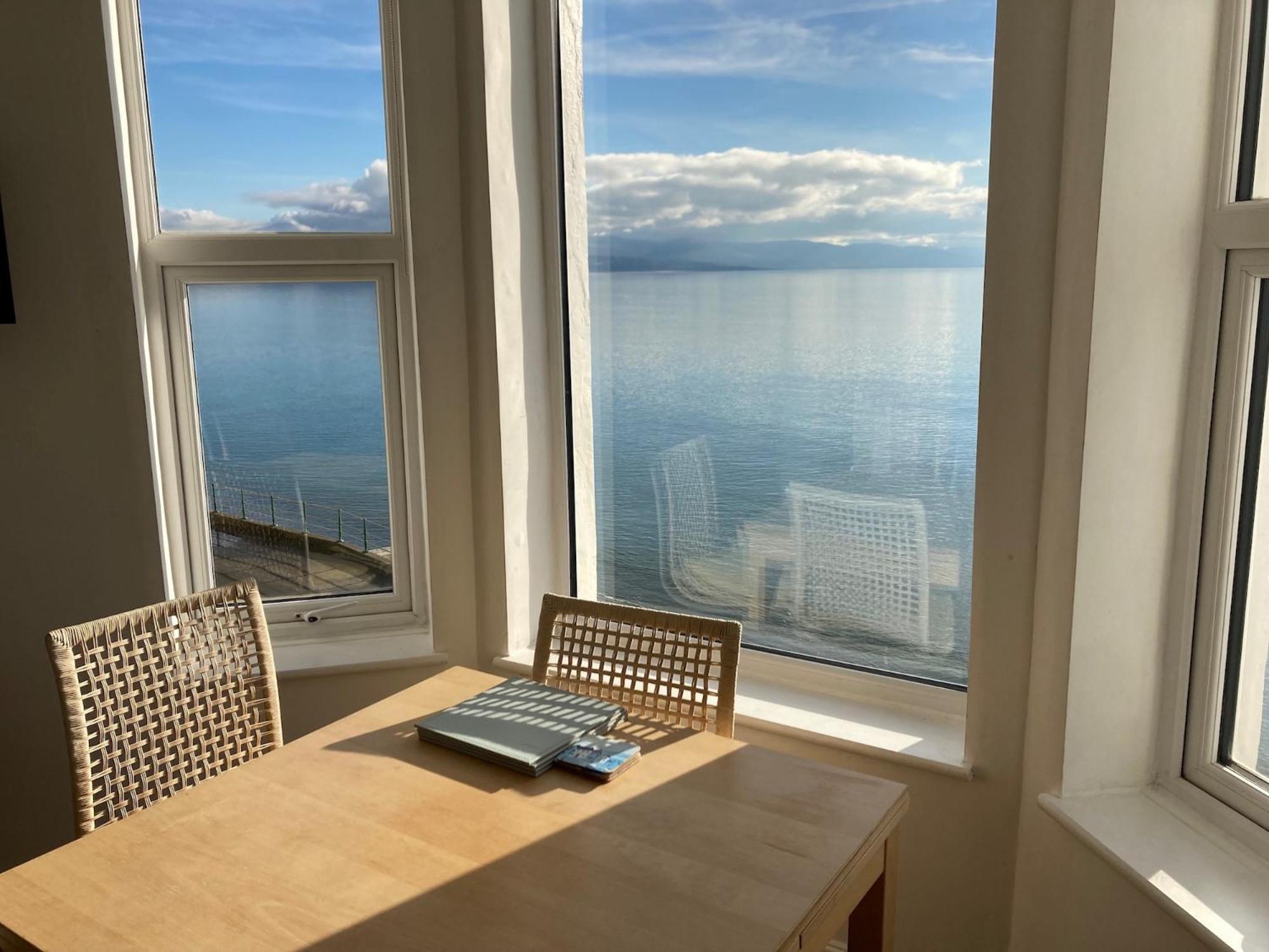 Marine Terrace Apartments Крикийт Екстериор снимка