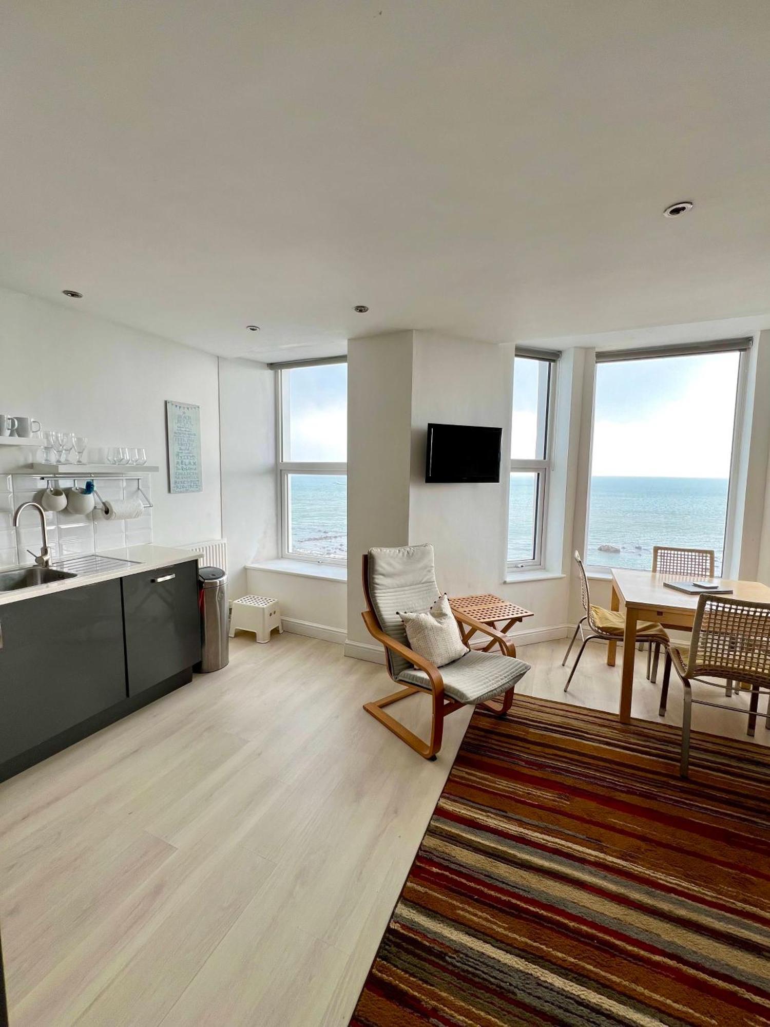 Marine Terrace Apartments Крикийт Екстериор снимка