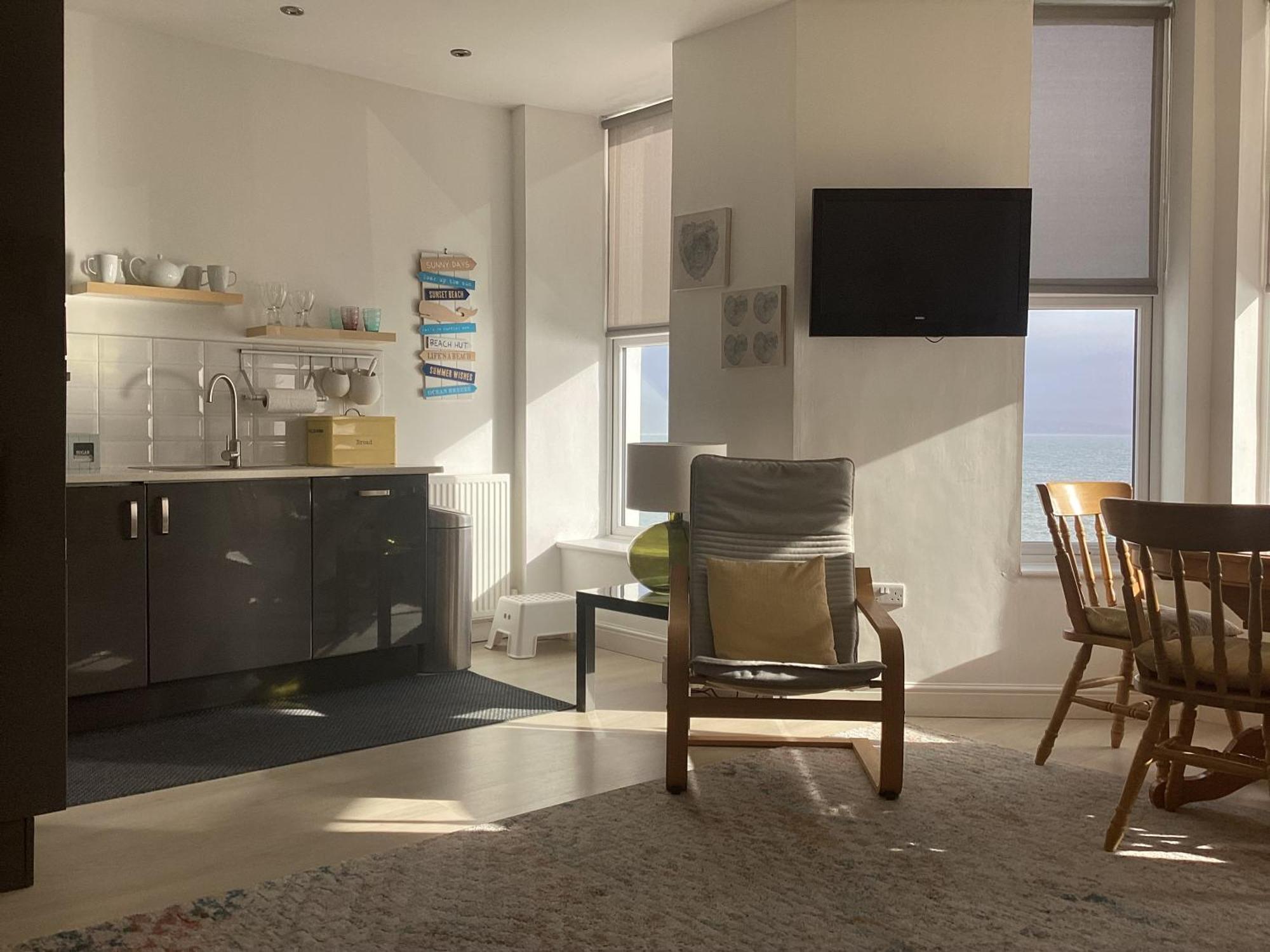 Marine Terrace Apartments Крикийт Екстериор снимка